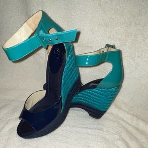 Nine West wedged sandal blue/turquoise size 10